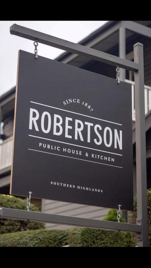Отель Robertson Public House And Kitchen Экстерьер фото